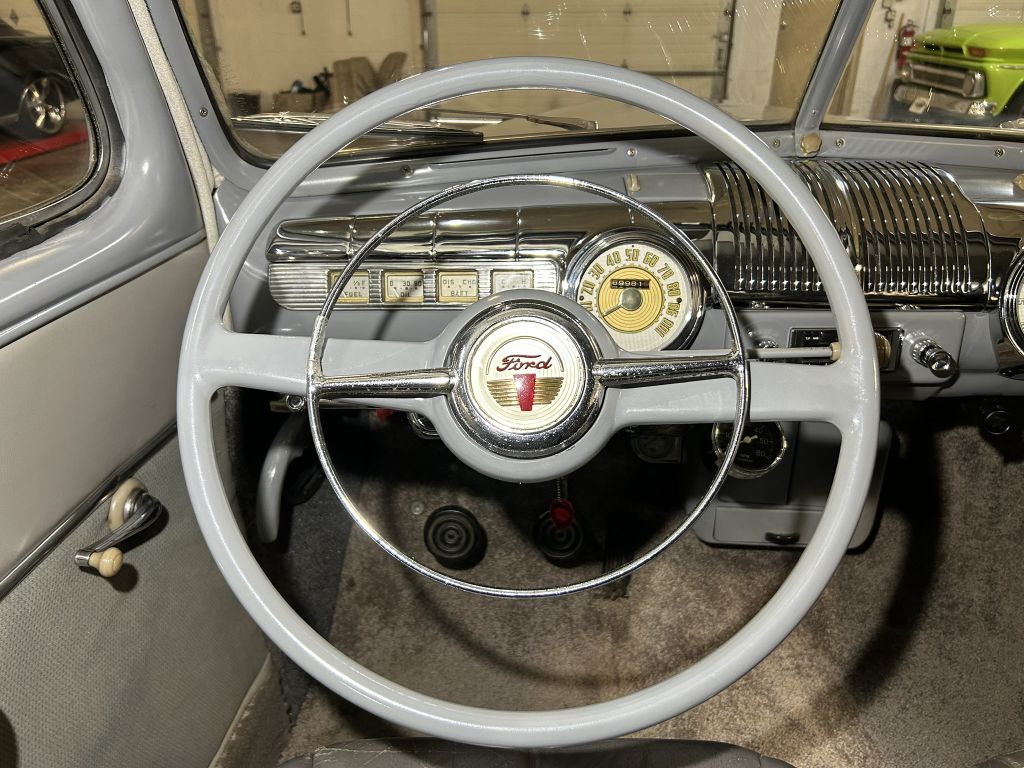 Photo 50 of this FORD SUPER DELUXE