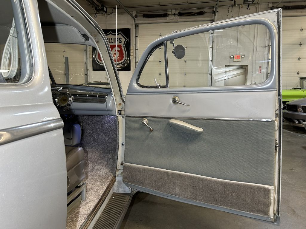 Photo 64 of this FORD SUPER DELUXE