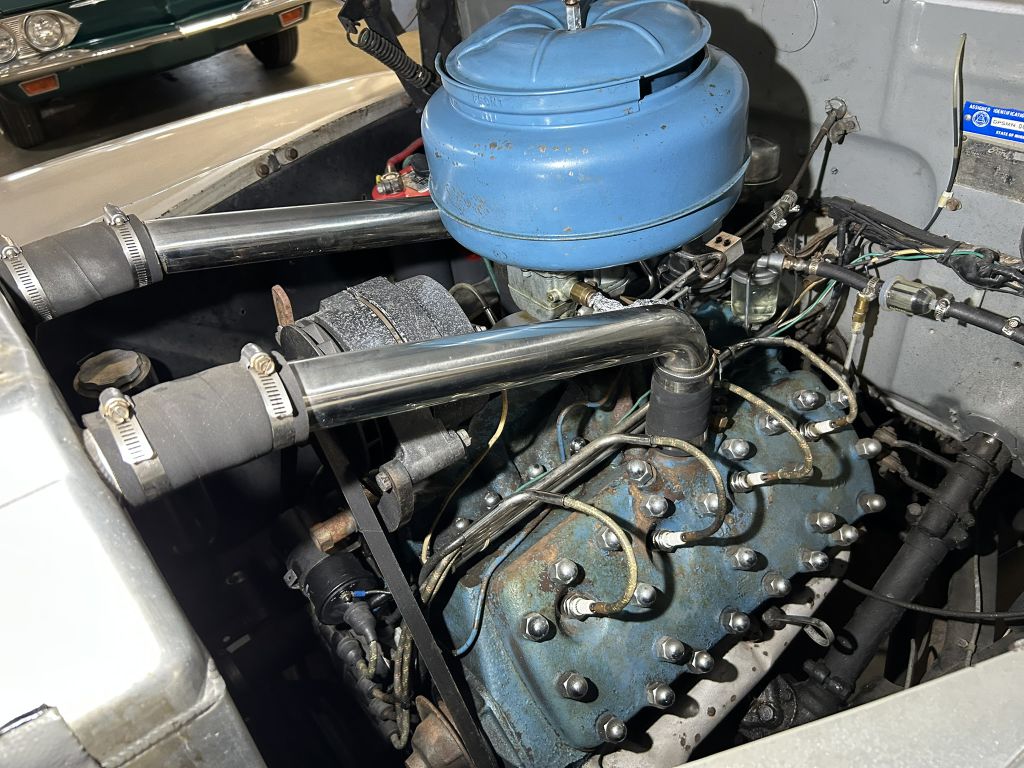 Photo 67 of this FORD SUPER DELUXE
