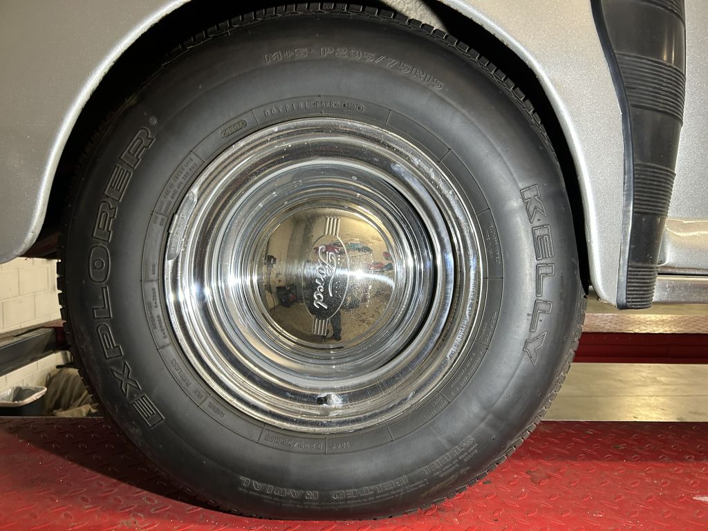 Photo 84 of this FORD SUPER DELUXE