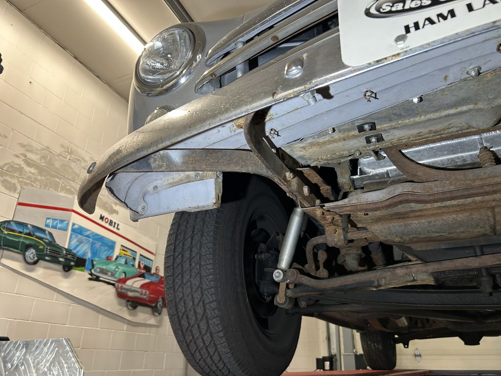 Photo 89 of this FORD SUPER DELUXE