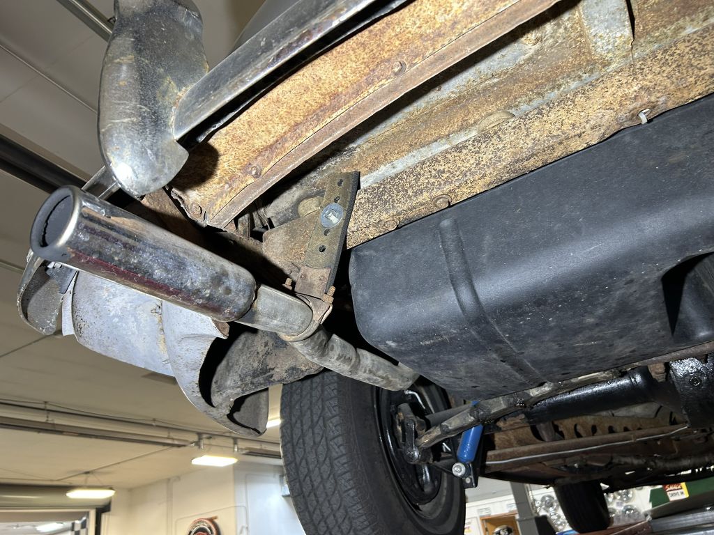 Photo 110 of this FORD SUPER DELUXE