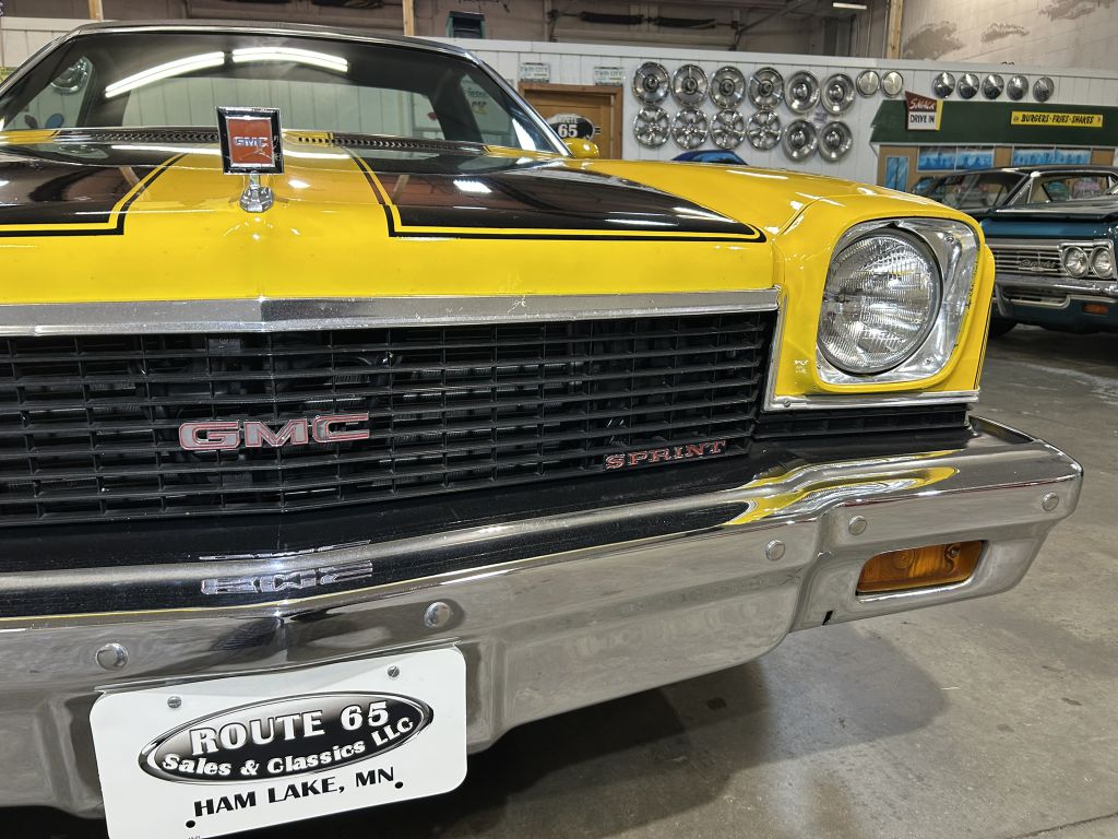 Photo 9 of this GMC SPRINT