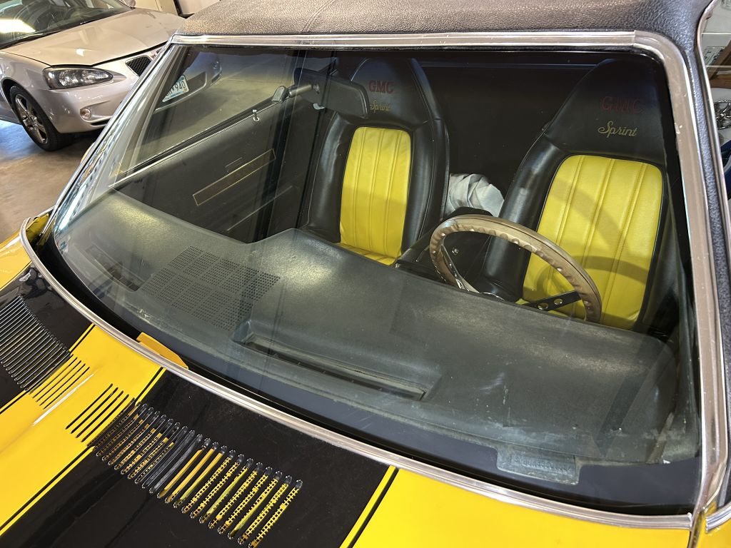 Photo 13 of this GMC SPRINT