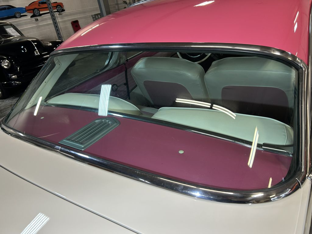 Photo 20 of this FORD Crown Victoria