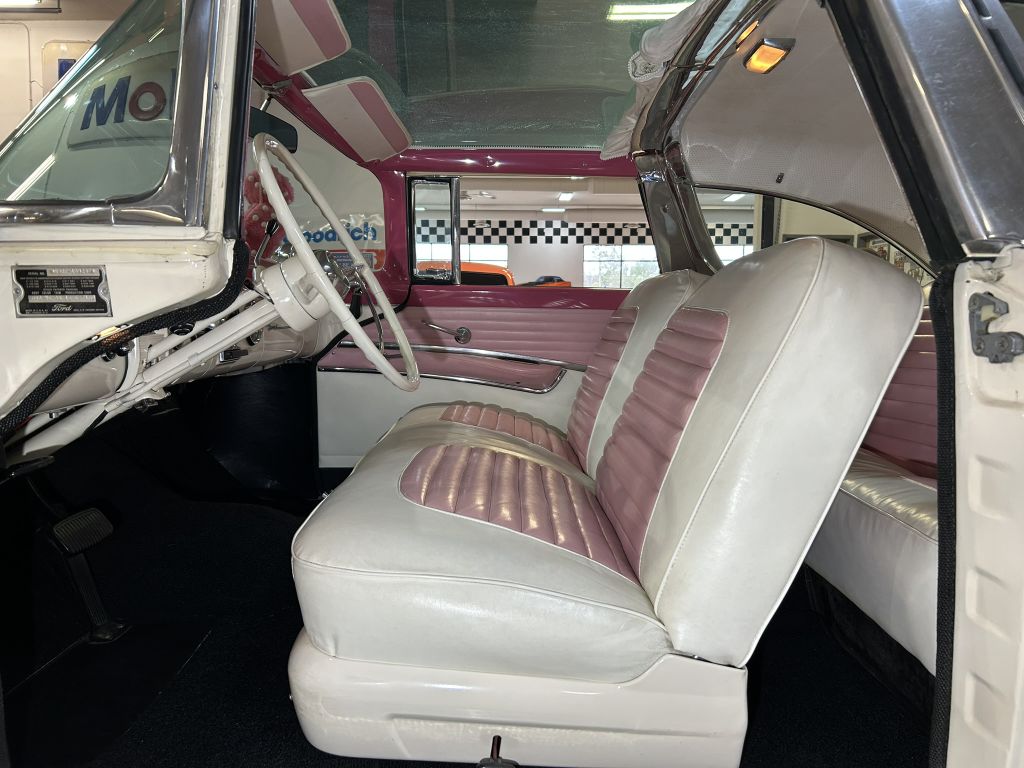 Photo 37 of this FORD Crown Victoria