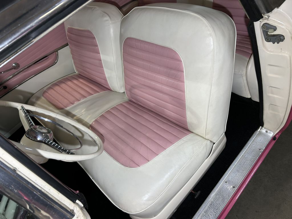 Photo 38 of this FORD Crown Victoria