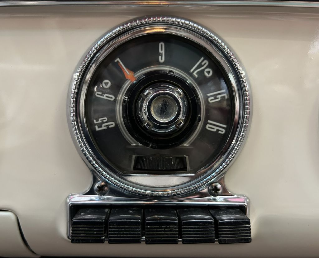 Photo 48 of this FORD Crown Victoria