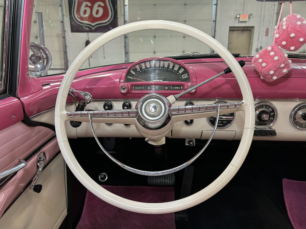 Photo 56 of this FORD Crown Victoria