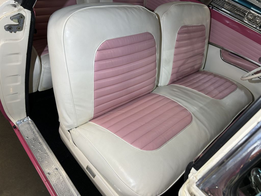 Photo 61 of this FORD Crown Victoria