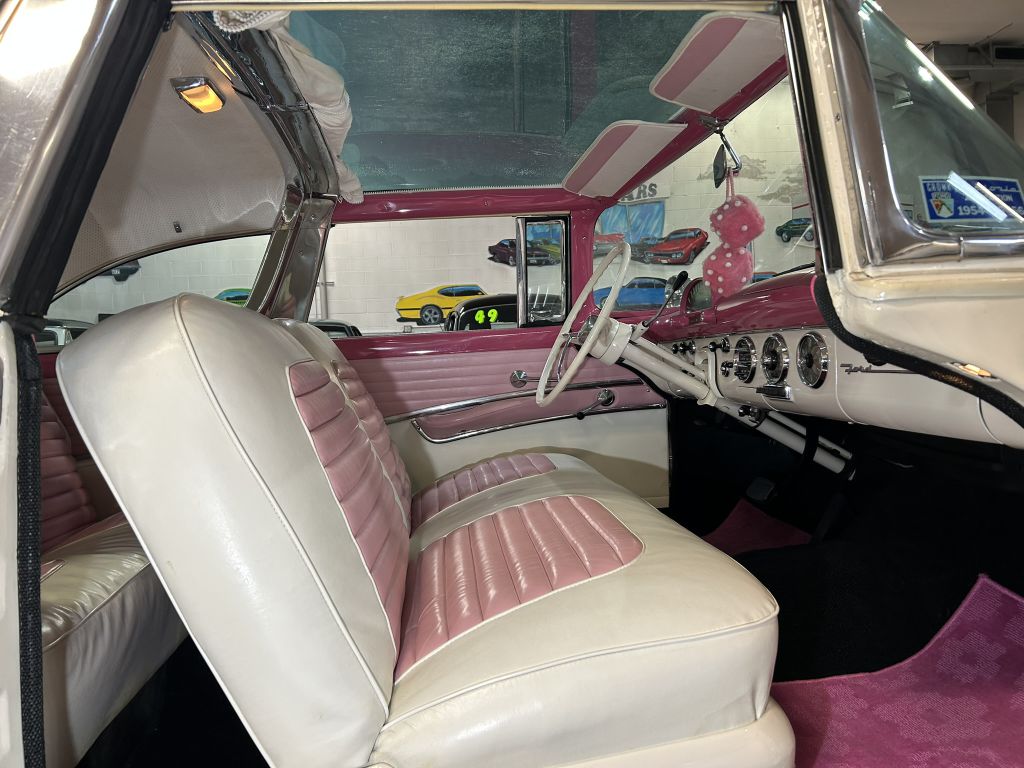 Photo 62 of this FORD Crown Victoria