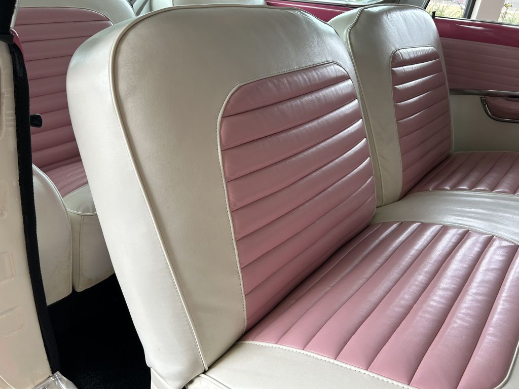 Photo 63 of this FORD Crown Victoria