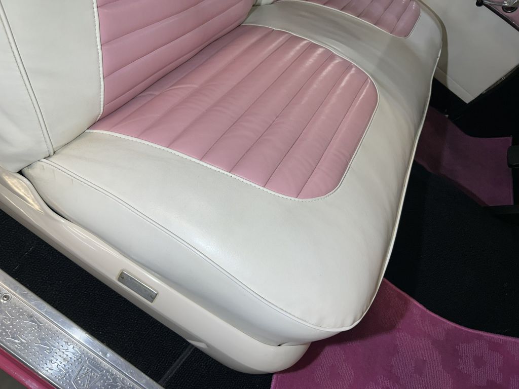 Photo 64 of this FORD Crown Victoria