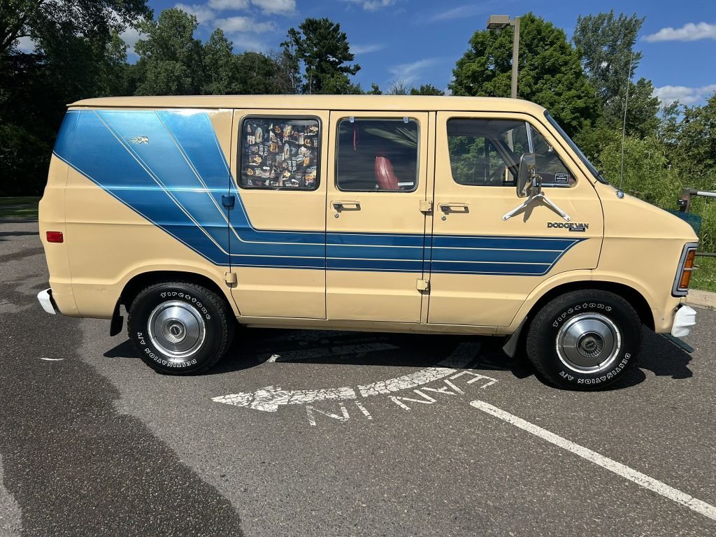 Photo 3 of this DODGE Sportsman Van