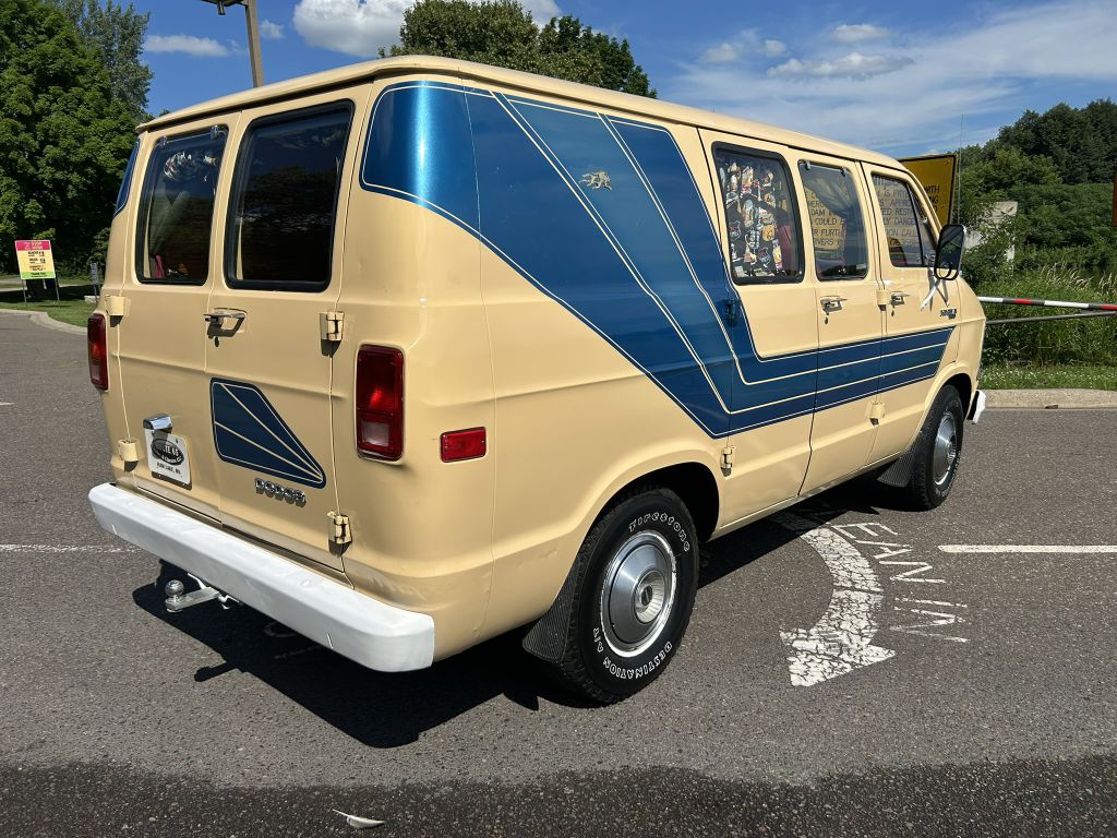 Photo 4 of this DODGE Sportsman Van