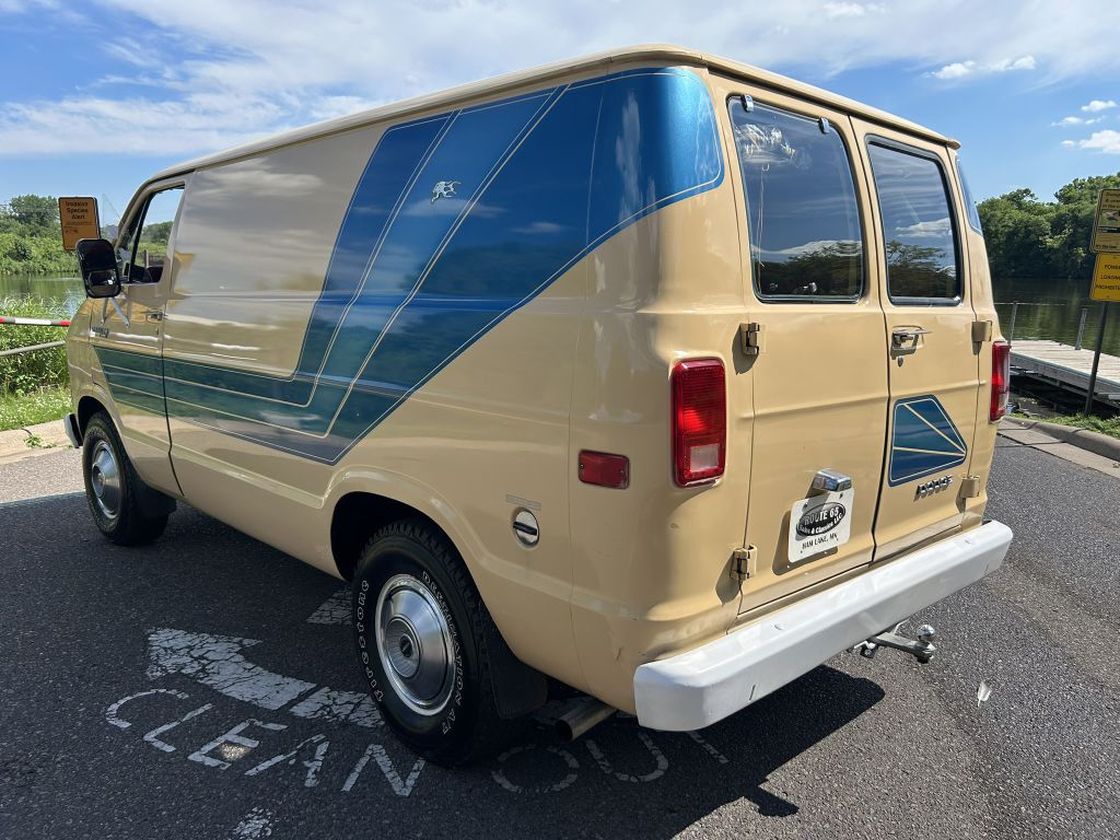Photo 6 of this DODGE Sportsman Van