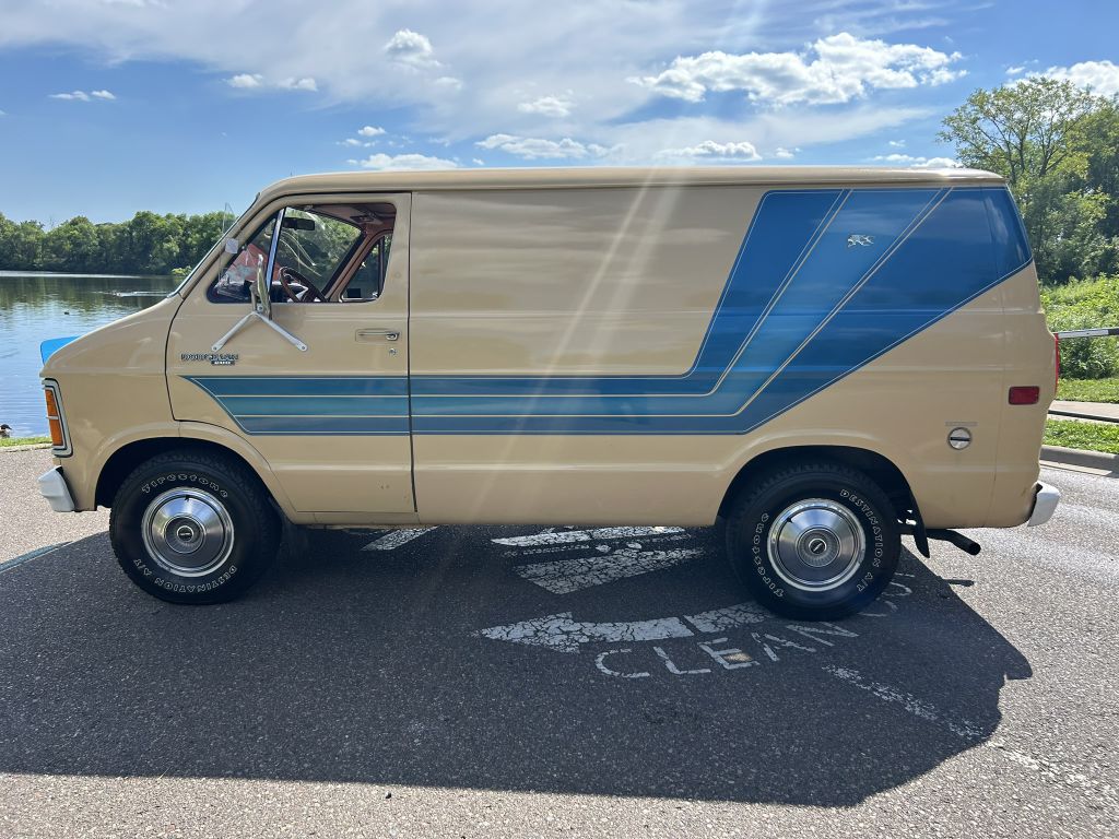 Photo 7 of this DODGE Sportsman Van