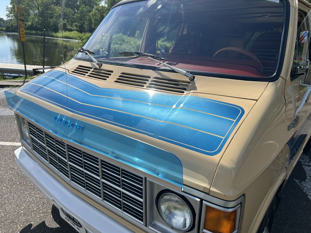 Photo 10 of this DODGE Sportsman Van