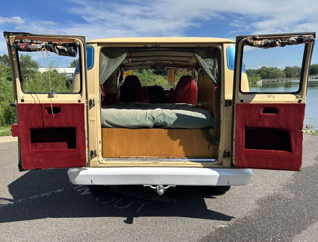 Photo 12 of this DODGE Sportsman Van