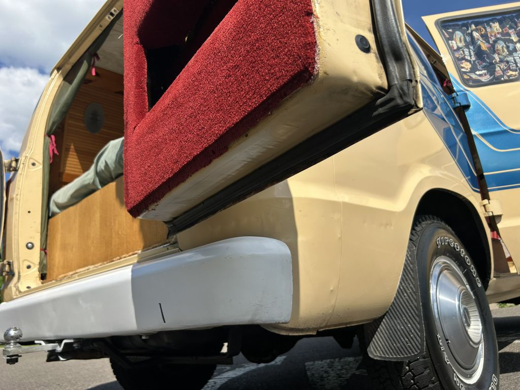 Photo 14 of this DODGE Sportsman Van