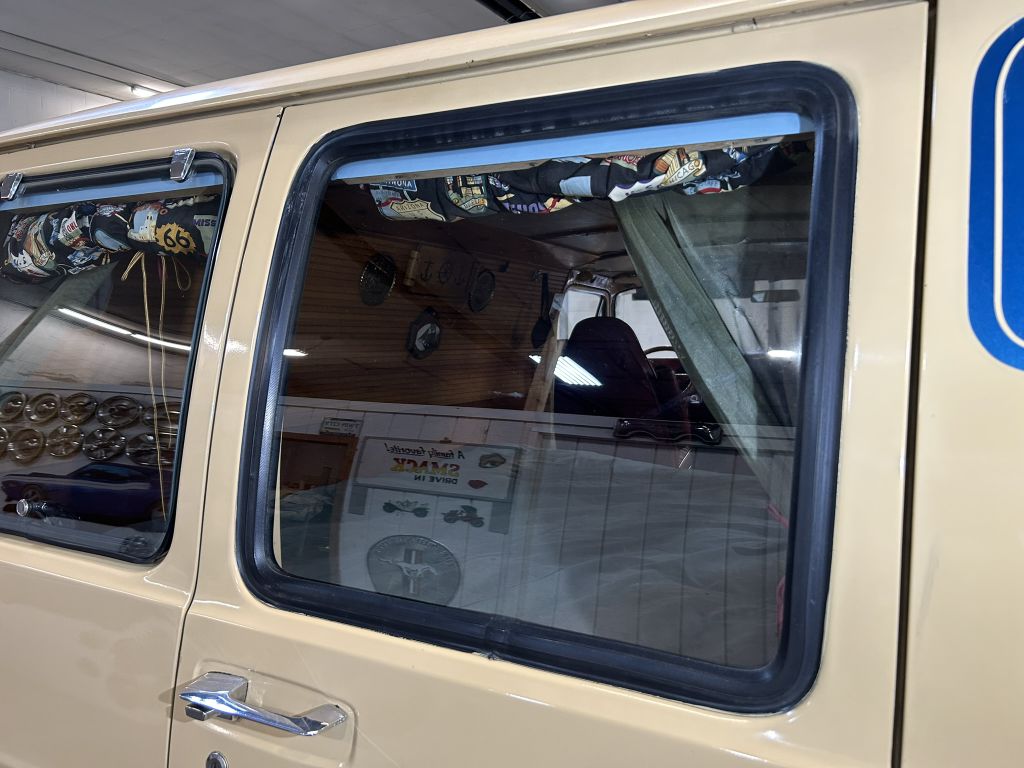 Photo 32 of this DODGE Sportsman Van