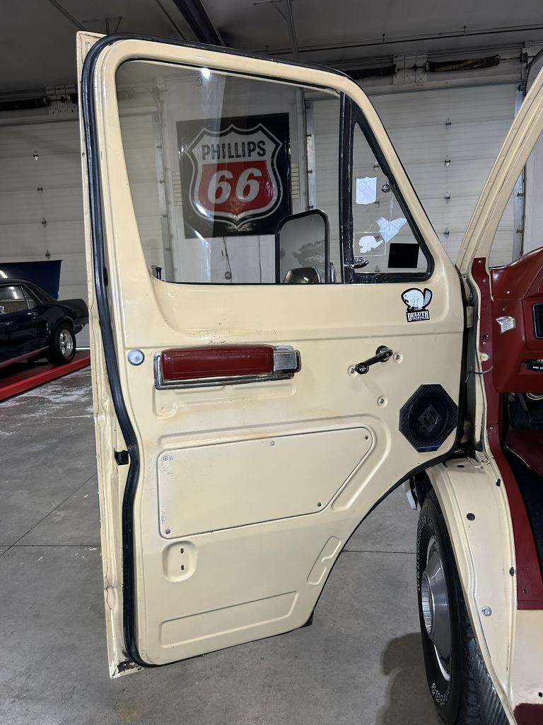 Photo 36 of this DODGE Sportsman Van
