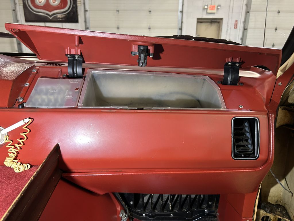 Photo 58 of this DODGE Sportsman Van