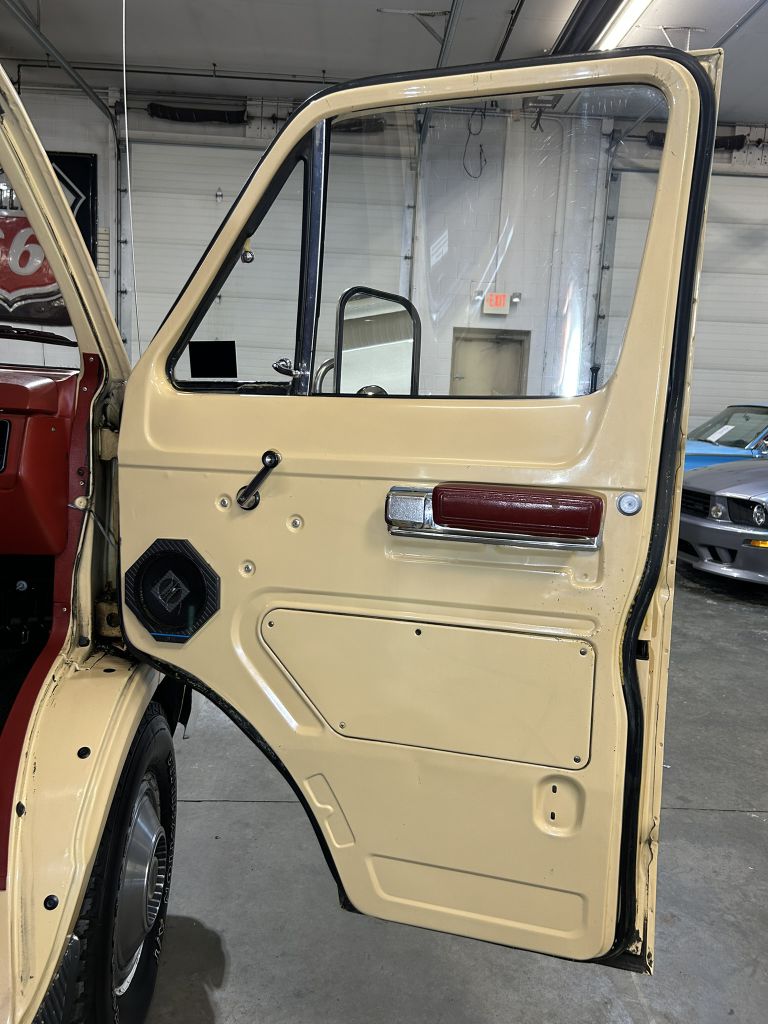 Photo 72 of this DODGE Sportsman Van