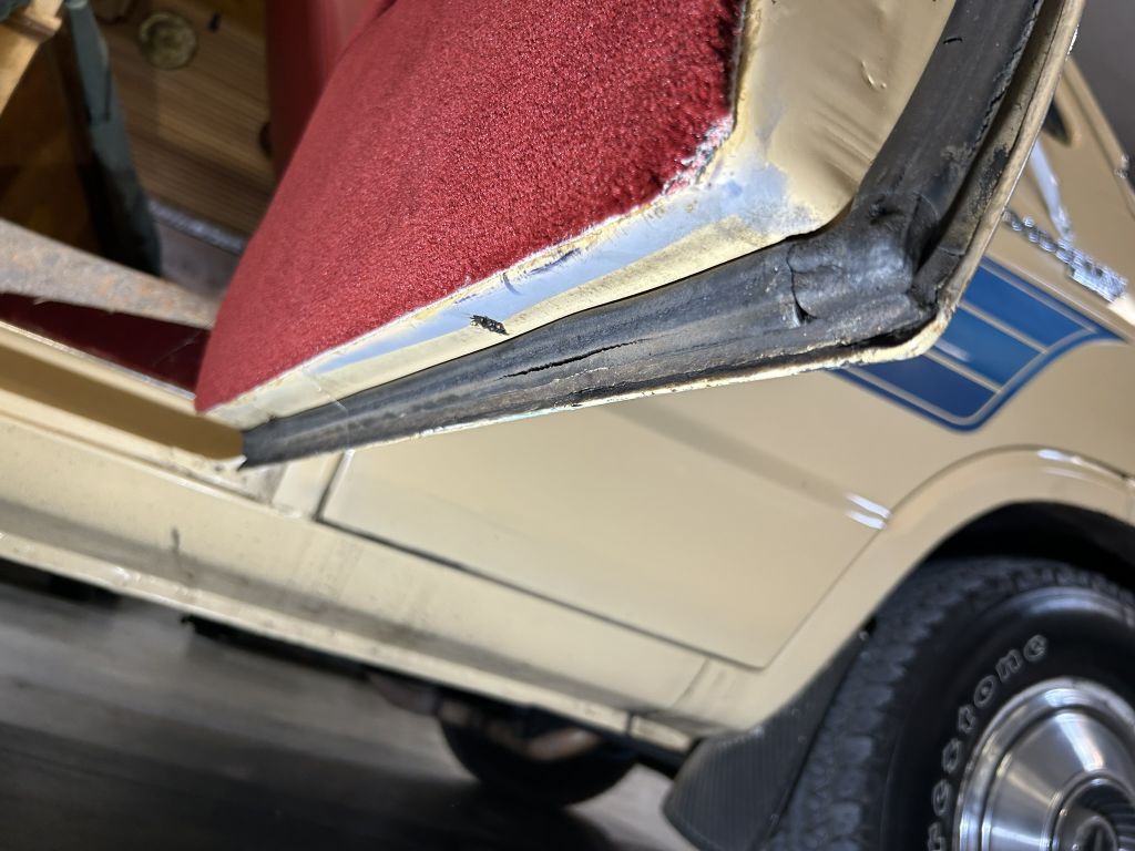 Photo 74 of this DODGE Sportsman Van
