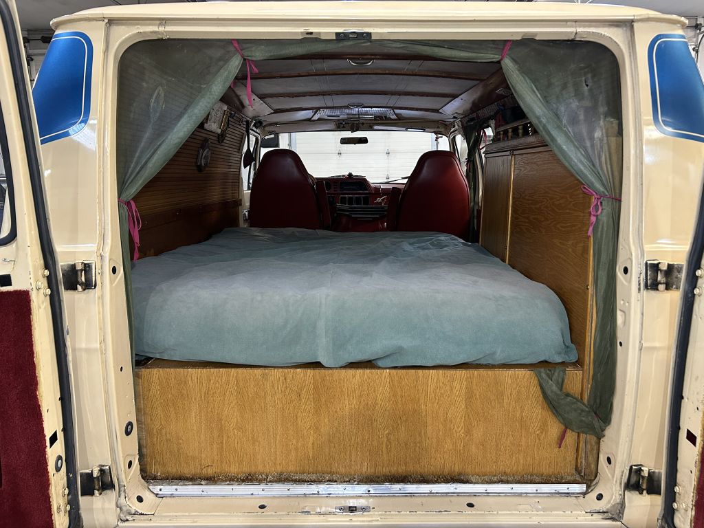 Photo 83 of this DODGE Sportsman Van