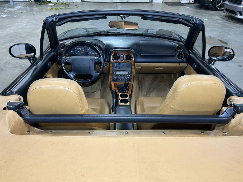 Photo 34 of this MAZDA MX-5 MIATA