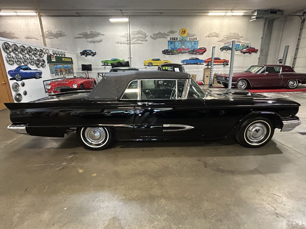 Photo 4 of this FORD THUNDERBIRD