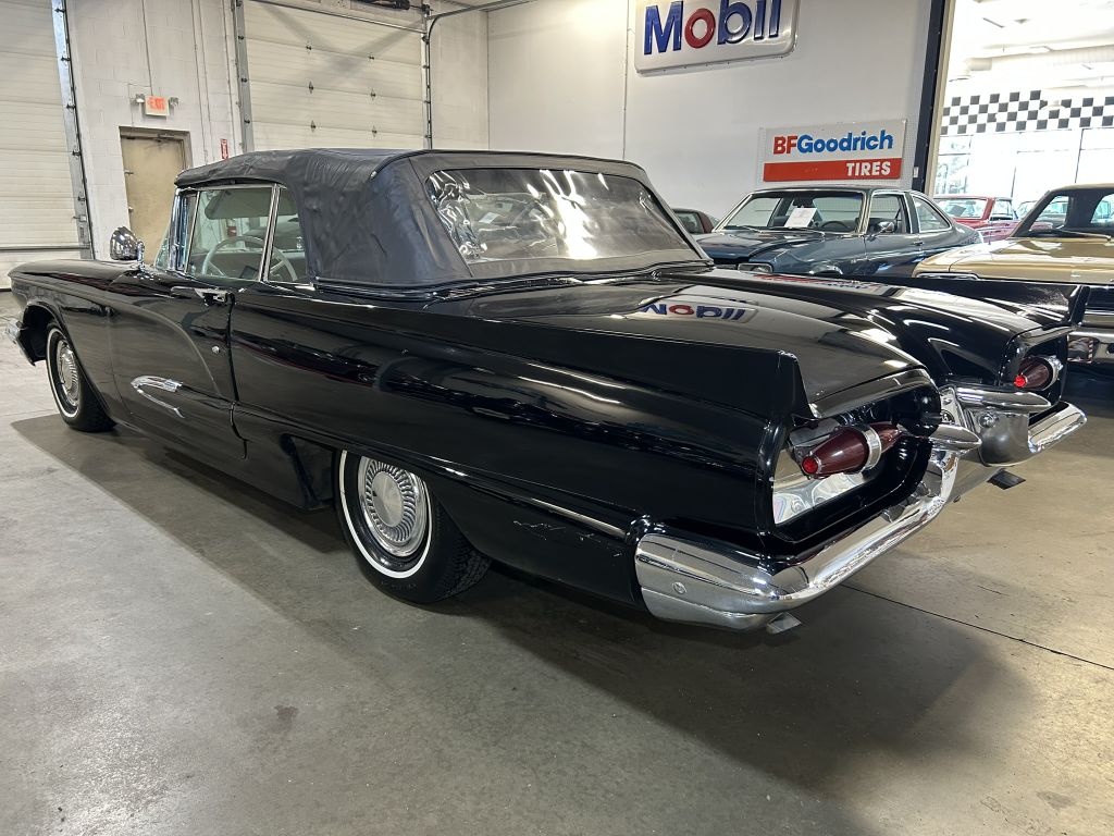 Photo 7 of this FORD THUNDERBIRD