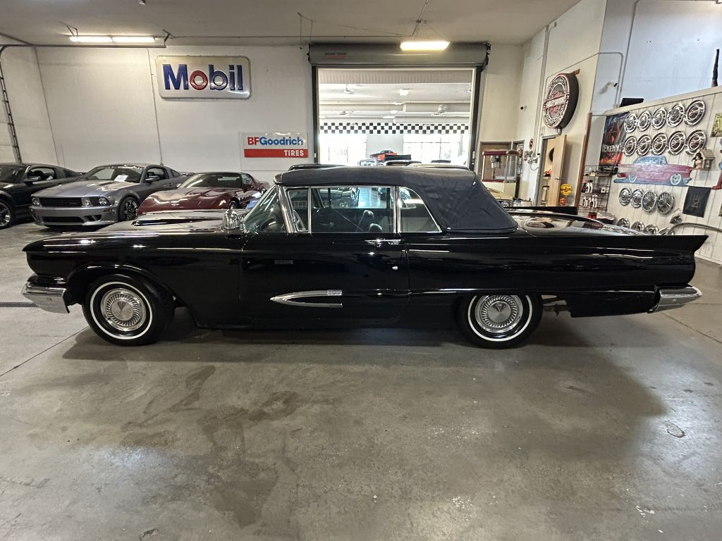 Photo 8 of this FORD THUNDERBIRD