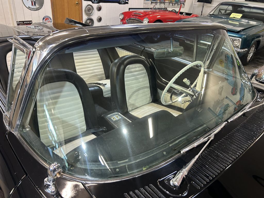 Photo 17 of this FORD THUNDERBIRD