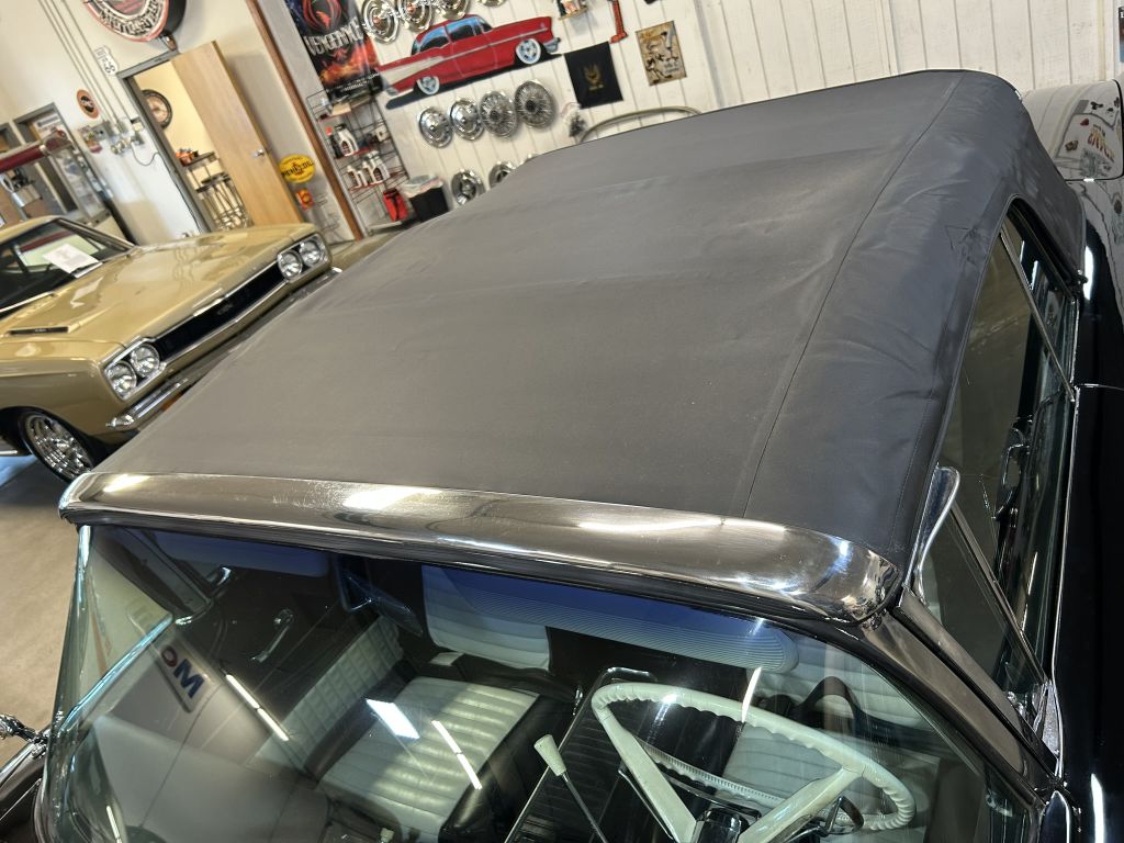 Photo 18 of this FORD THUNDERBIRD