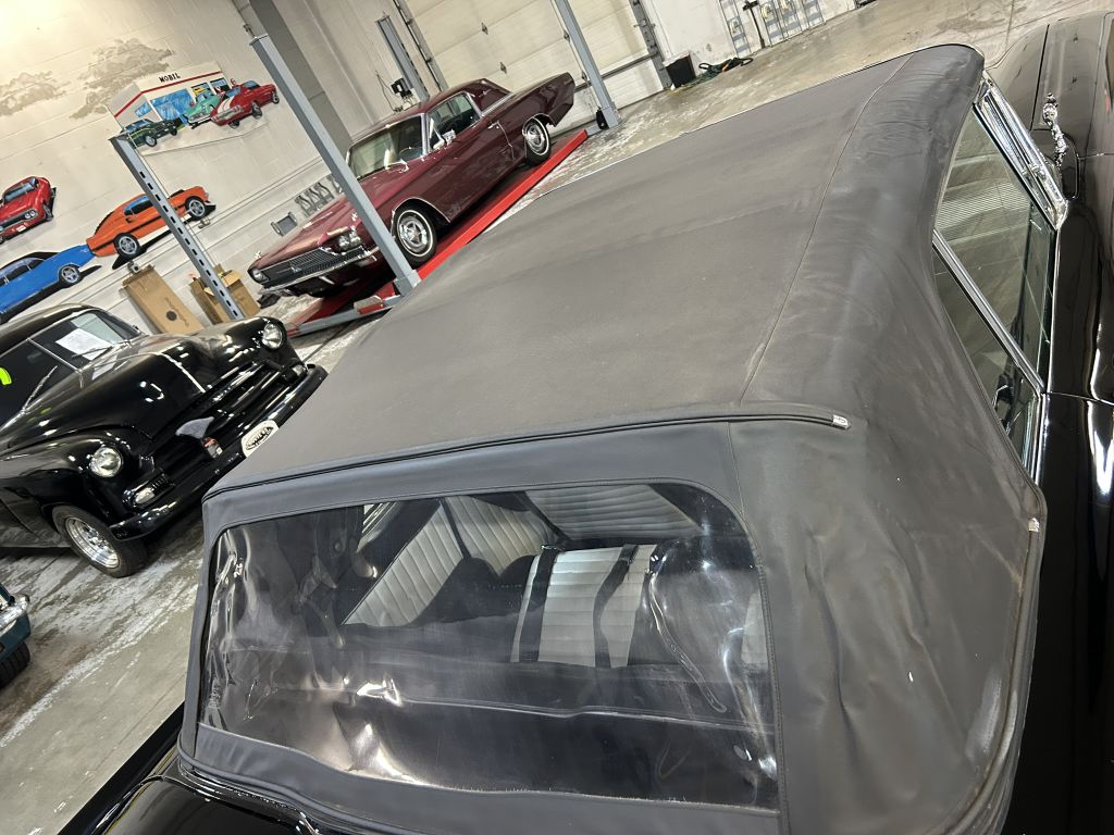 Photo 19 of this FORD THUNDERBIRD