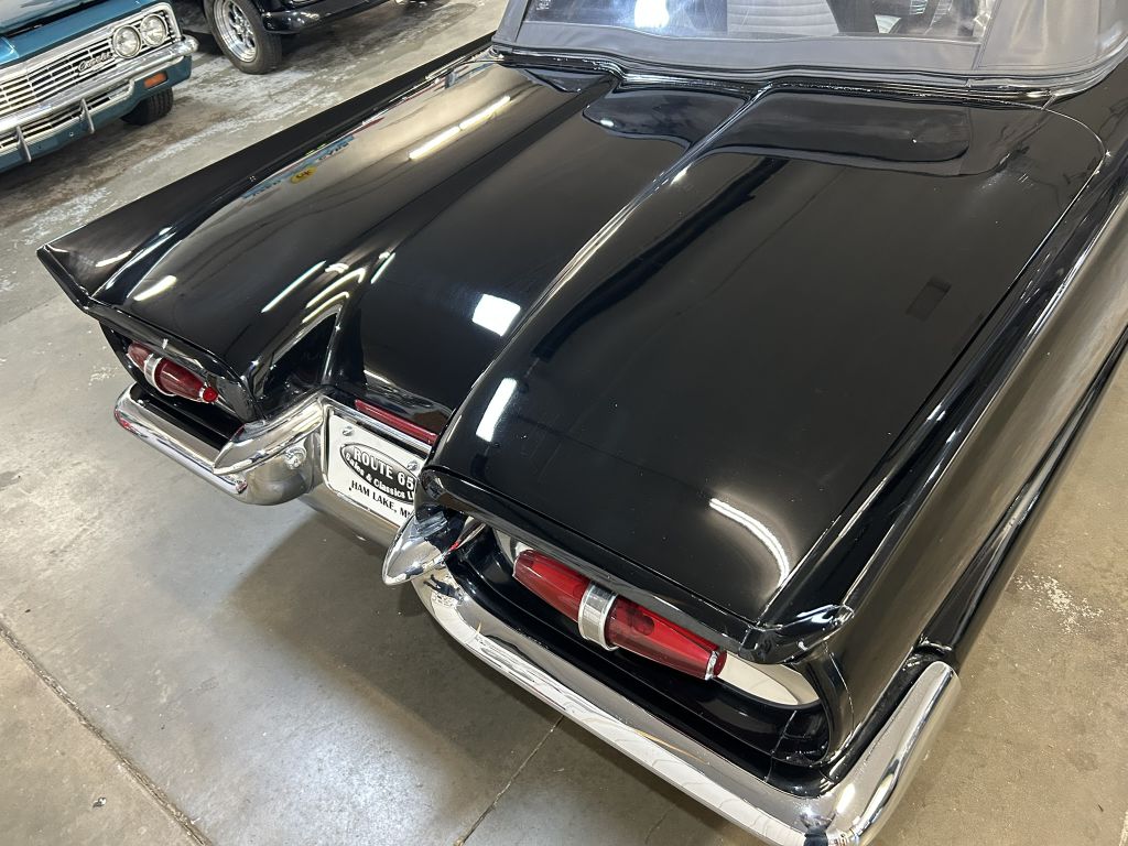 Photo 22 of this FORD THUNDERBIRD