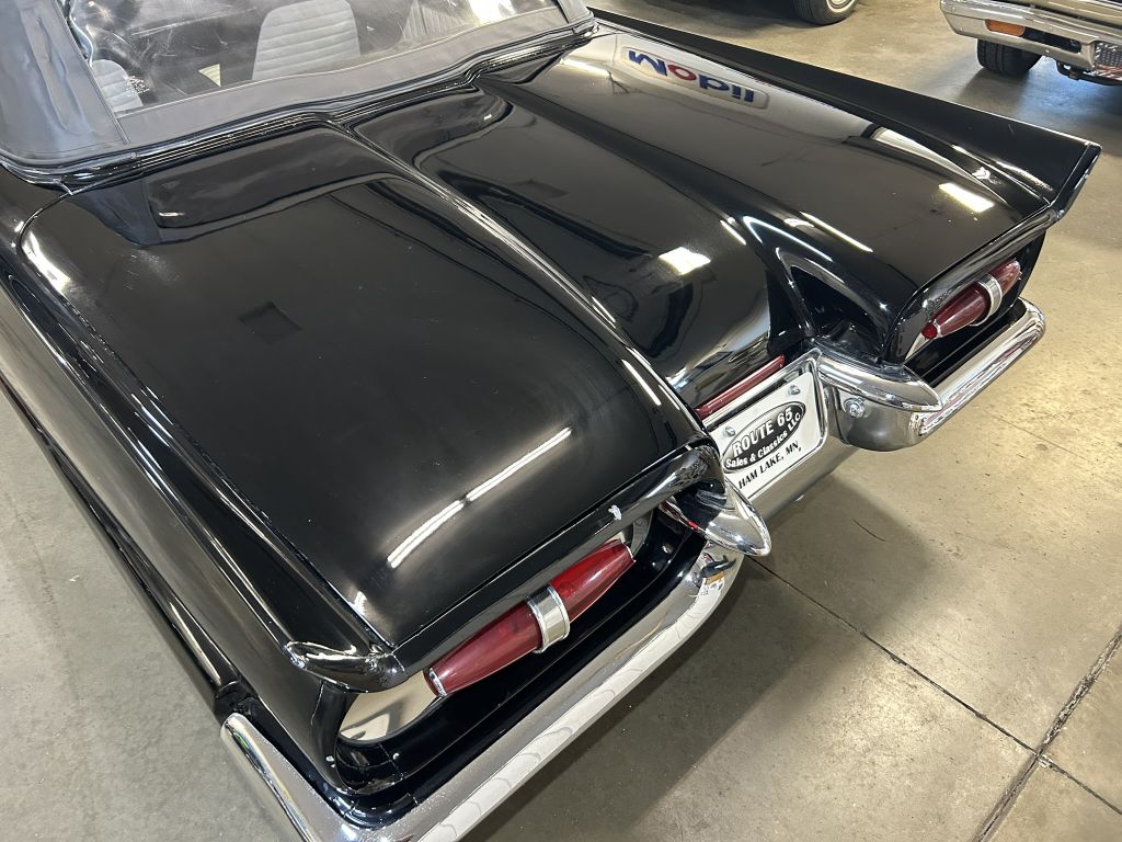 Photo 23 of this FORD THUNDERBIRD