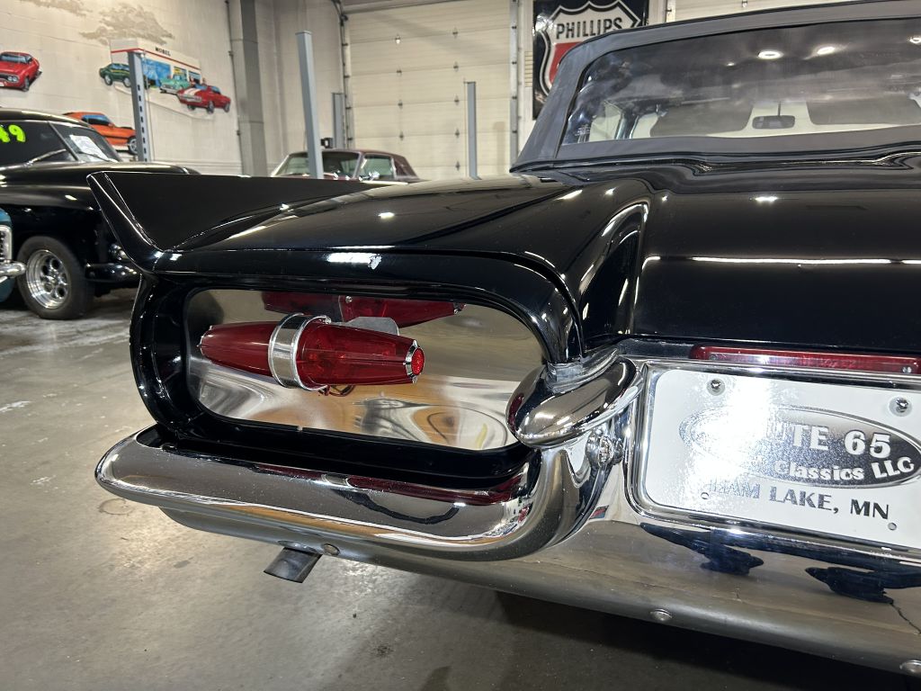 Photo 25 of this FORD THUNDERBIRD