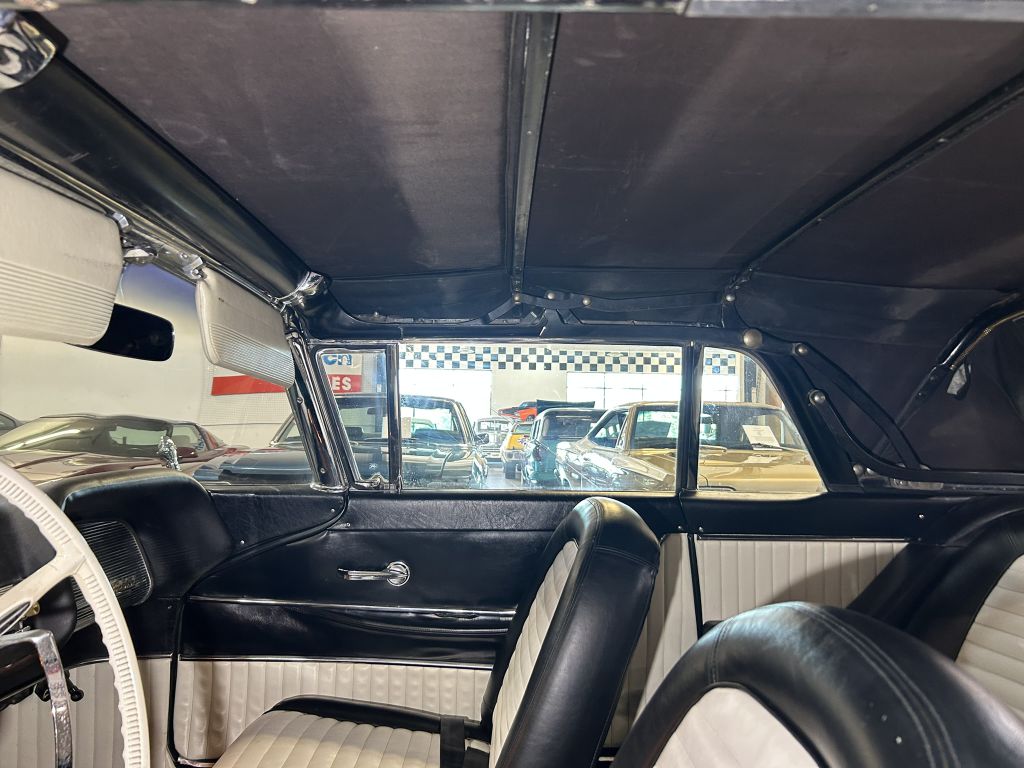 Photo 28 of this FORD THUNDERBIRD
