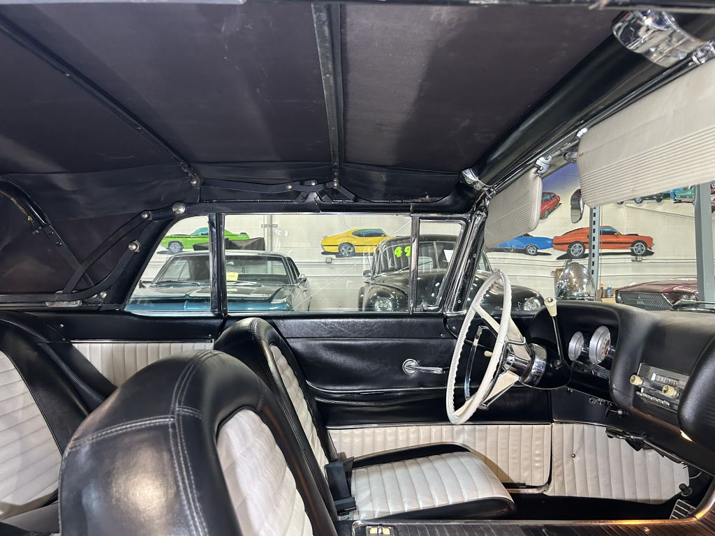 Photo 31 of this FORD THUNDERBIRD