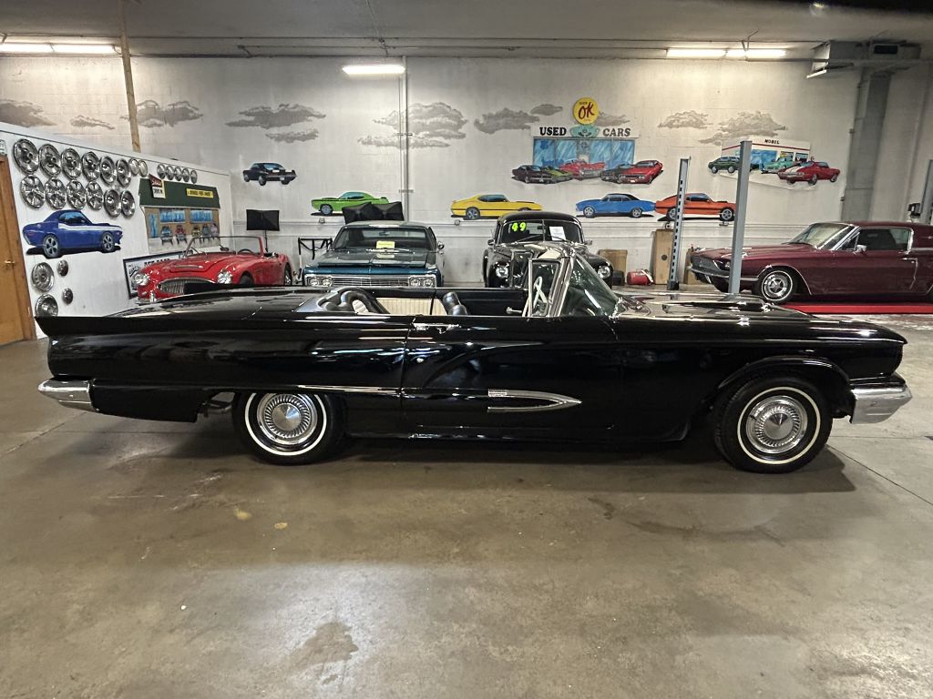Photo 33 of this FORD THUNDERBIRD