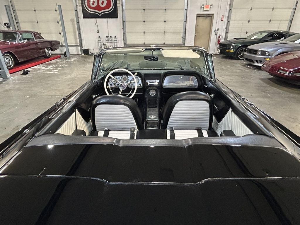 Photo 35 of this FORD THUNDERBIRD