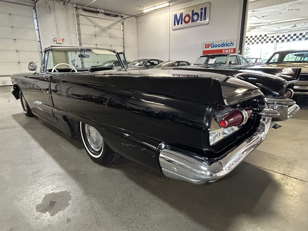 Photo 36 of this FORD THUNDERBIRD