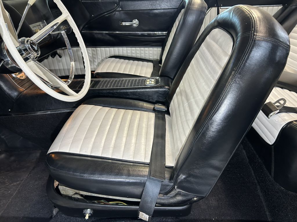 Photo 46 of this FORD THUNDERBIRD