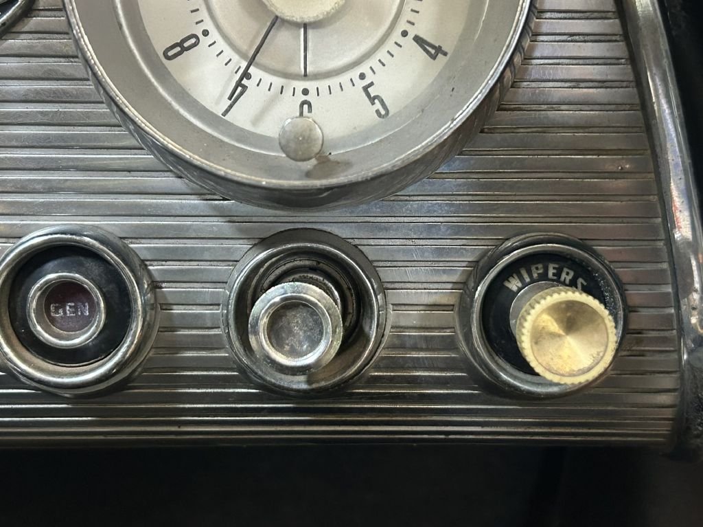 Photo 54 of this FORD THUNDERBIRD