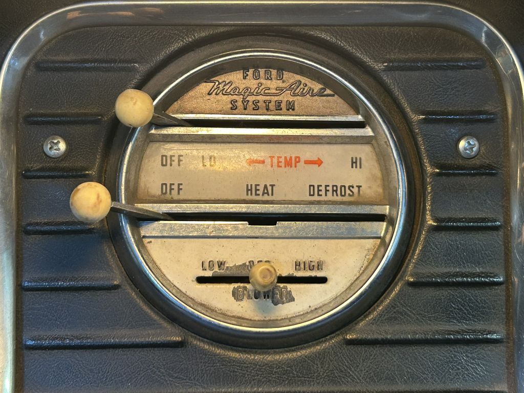 Photo 56 of this FORD THUNDERBIRD