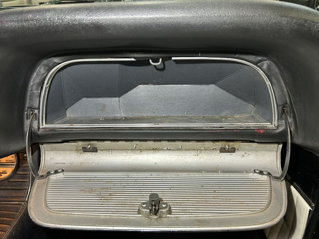 Photo 58 of this FORD THUNDERBIRD