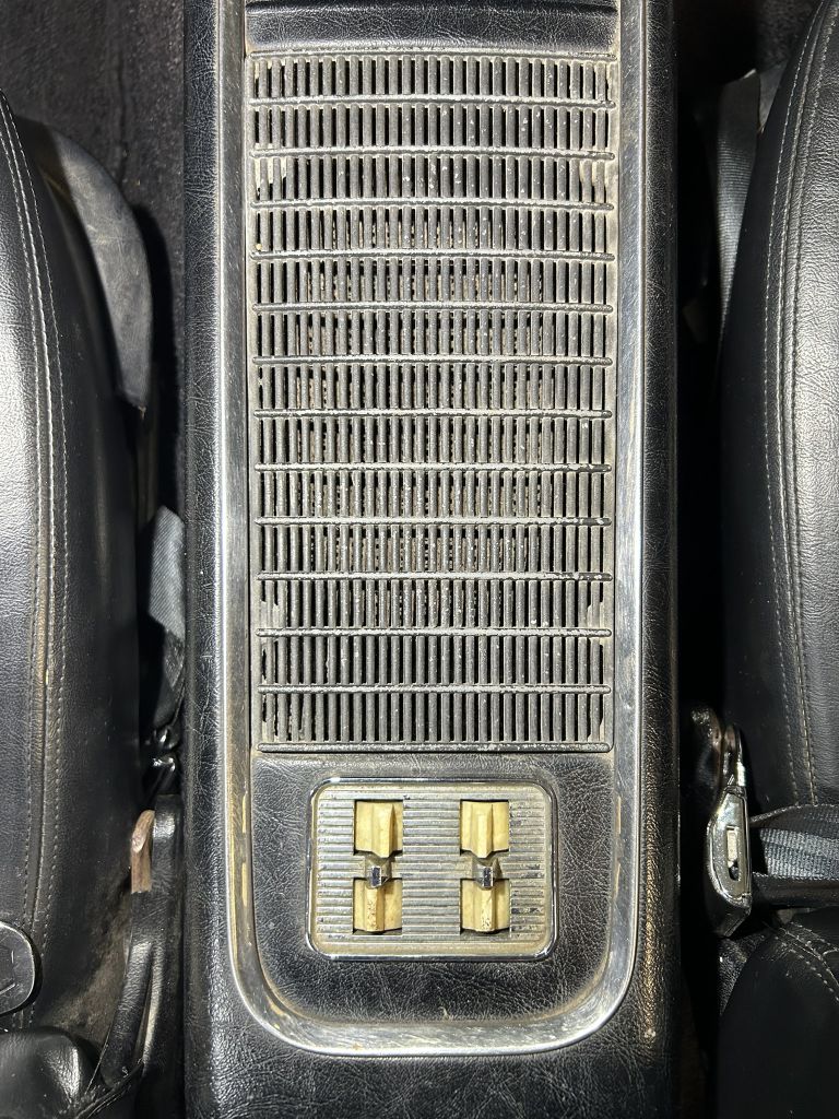 Photo 59 of this FORD THUNDERBIRD